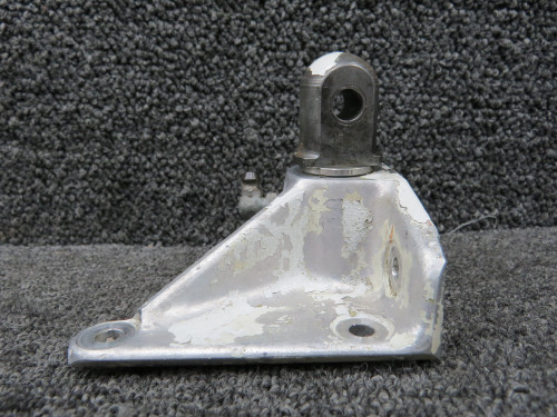 95643-007 Piper PA-34-200T Main Gear Truss Bracket with Stud