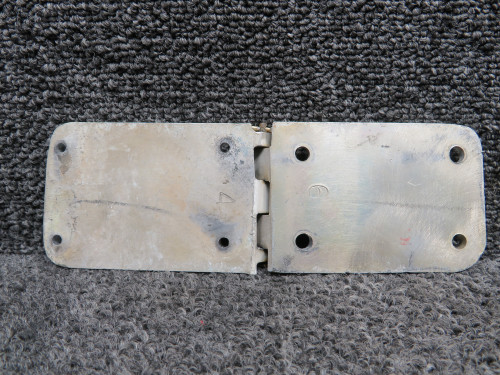 1211661-4, 1211661-9 Cessna T207 Fwd Cargo Door Hinge Assembly Upper