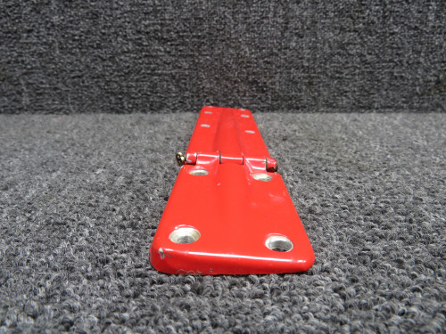 1211661-2, 1211661-1 Cessna T207 Fwd Cargo Door Hinge Assembly Lower