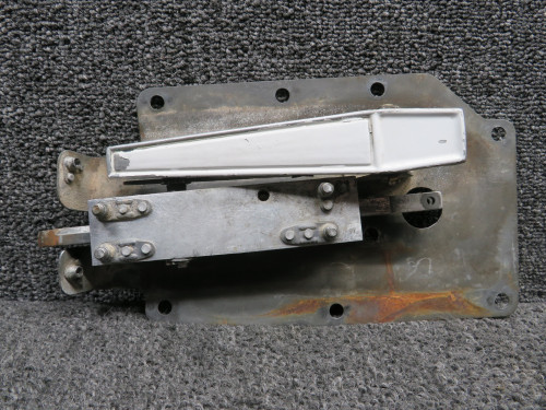 1217049-7 (Use: 1217049-15) Cessna T207 Cabin Door Latch Assembly LH (Cracked)