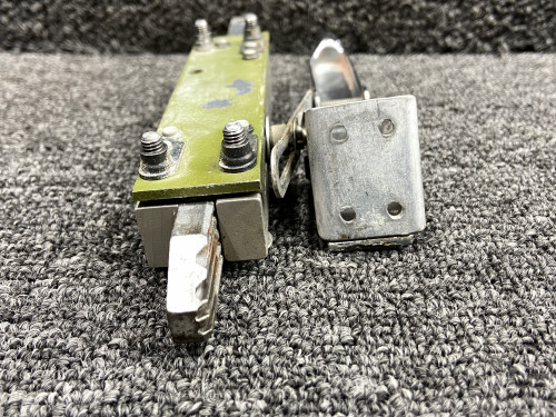 1717039-4 Cessna 177B Co-Pilot Cabin Door Latch Assembly (Minus Plate)