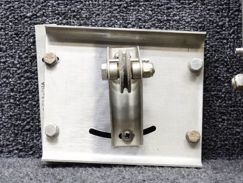 047-4123-01, 047-4140-00 Mooney M20J King Radio Autopilot Servo Bracket Set