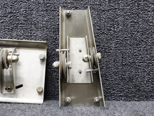 047-4123-01, 047-4140-00 Mooney M20J King Radio Autopilot Servo Bracket Set