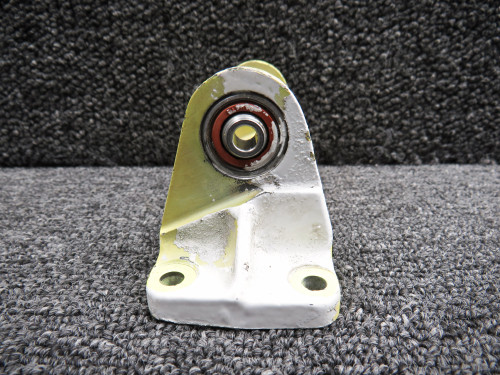95-610011-3 (Alt: 95-610011-5) Beechcraft A36 Elevator Center Hinge Assembly