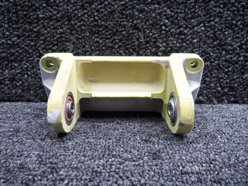 95-610011-3 (Alt: 95-610011-5) Beechcraft A36 Elevator Center Hinge Assembly