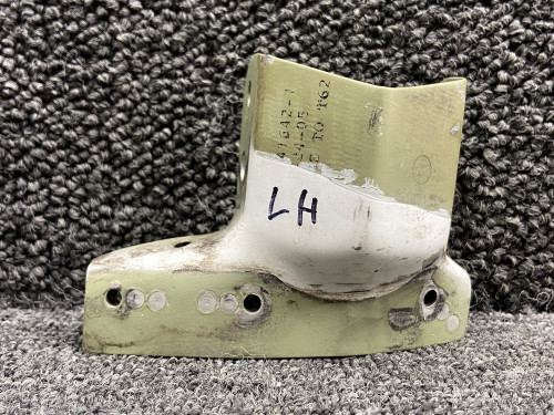 0741642-9 Cessna 182T Lower Main Gear Cover Plate LH