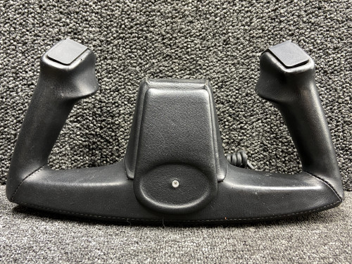 0719081-1 (Use: 0719081-5) Cessna 182T Co-Pilot Control Wheel Assy w Accessories