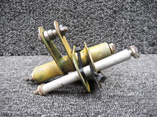 0760703-6 Cessna 182M Aileron Bellcrank RH