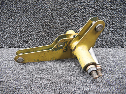 0760703-6 Cessna 182M Aileron Bellcrank RH