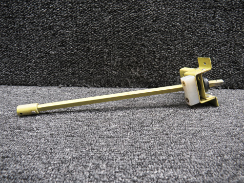 0516024-9, 0513252-1 Cessna 172R Fuel Selector Valve Shaft & Support Assembly