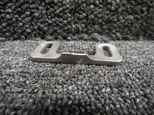 0512239-2, 1212144-1 Cessna 172R Cover Plate and Striker RH