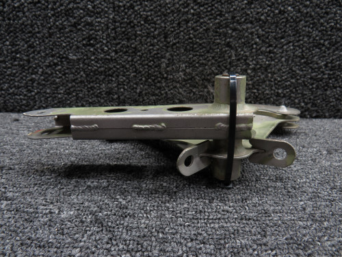 1462020-28 Cessna Inboard Flap Bellcrank RH