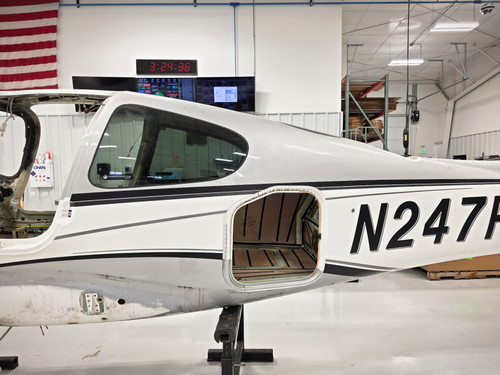 Cirrus SR22 Fuselage with Data Tag & Log Books