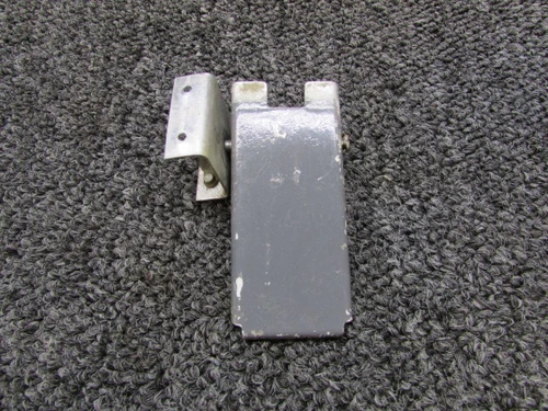 0413389-4 Cessna 150L Cabin Door Handle Assembly