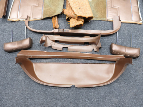 Cessna 172G Interior Set with Panels, Headrests, Carpet and Belts