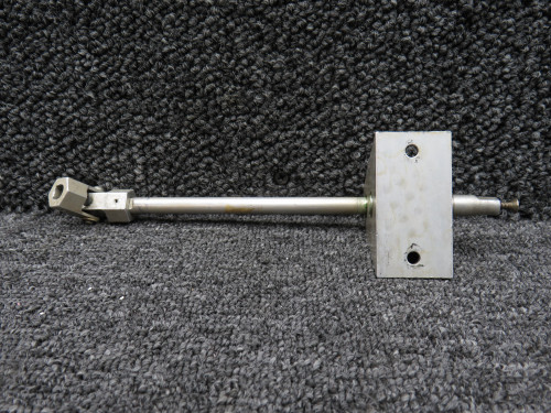 0716635-1 Cessna 182R Fuel Selector Valve Gear Shaft Assembly