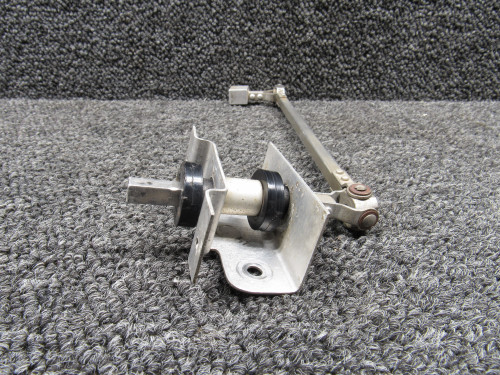 0513382-13 Cessna 172 Fuel Selector Shaft Assembly