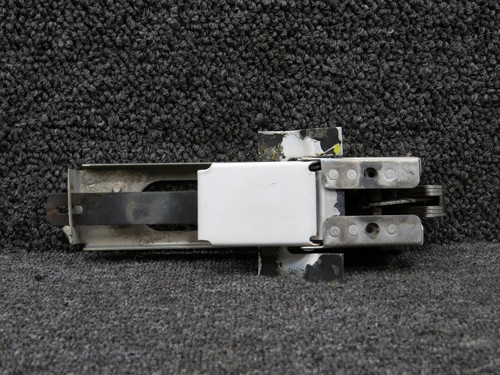79434-000, 66654-000 Piper PA28-180 Cabin Door Latch Assembly