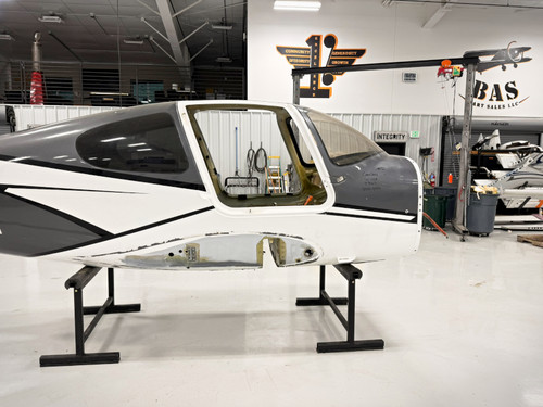 Cirrus SR22 Fuselage with Data Tag & Logbooks