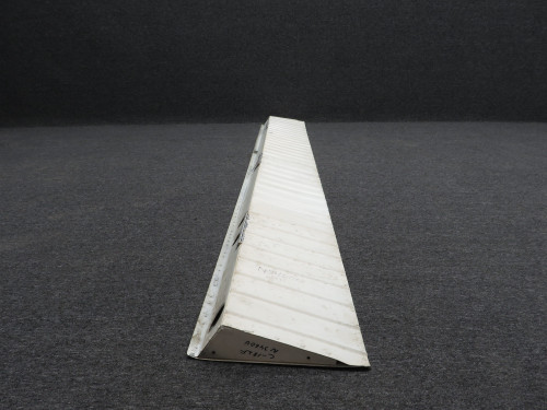 0523800-17 (Weu: 0523800-24) Cessna 182F RH Aileron