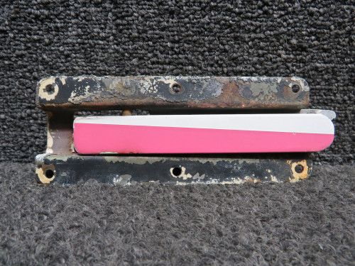 31704-000, 30580-000 Piper PA23-250 Fwd Baggage Door Handle with Bracket