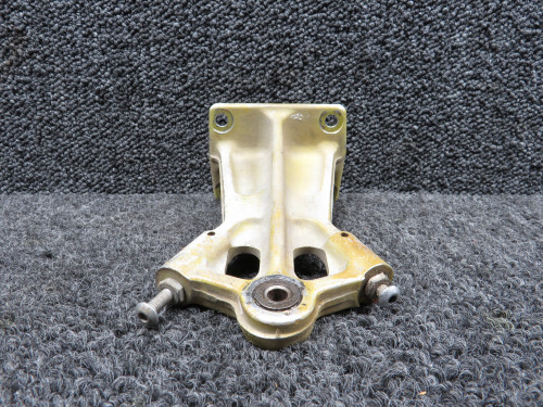 45253-003 (Cast: 45252) Piper PA31T Center Elevator Hinge