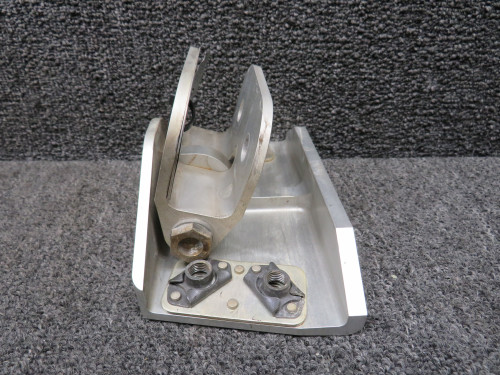 16940-001, 16947-001 Cirrus SR22 Upper Gear Attach Plate w Strut End