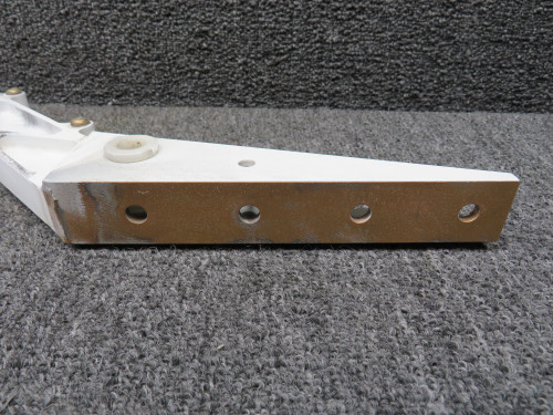 16815-001 Cirrus SR22 Mid Flap Hinge