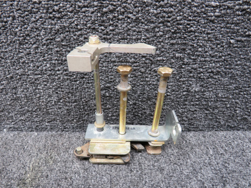 21889-001, 20293-004 Cirrus SR22 Lower Cabin Door Rotary Latch RH w Bracket