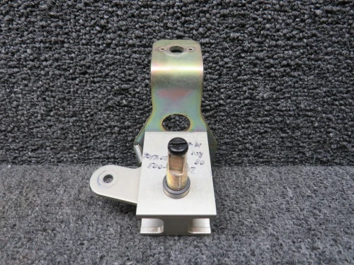 20324-002, 20322-002 Cirrus SR22 Cabin Door Handle Bracket