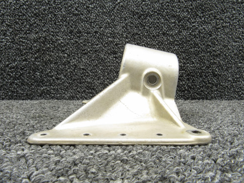 0543013-1 (Cast: 0543013-497) Cessna 172M upper Nose Gear Fitting