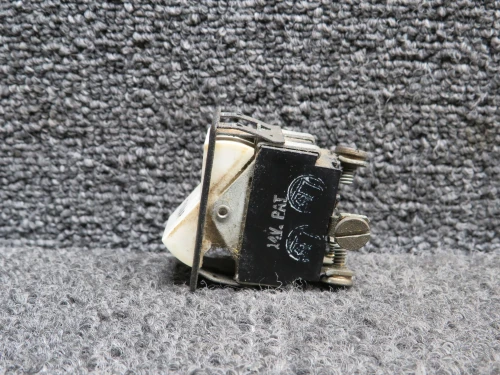 32370-020 (Alt: 587-821) Piper Illuminated AltiMatic V FD-AP Switch (14V)