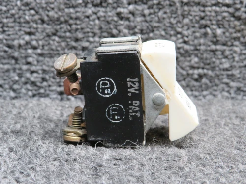 32370-009 (Alt: 487-952) Piper PA23-250 Illuminated Pitot Heat Switch (14V)