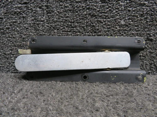 22641-002, 30580-000 Piper PA23-250 Fwd Baggage Door Handle with Bracket