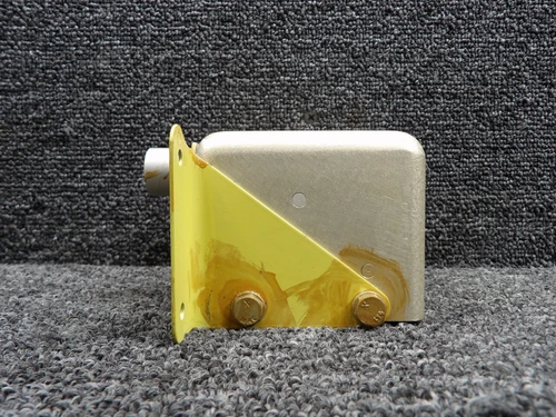 2780610-102 Learjet 31A Fuel Tank Pilot Valve