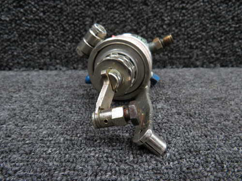 C166002-0401 Cessna TR182 Oxygen Regulator Valve Assembly