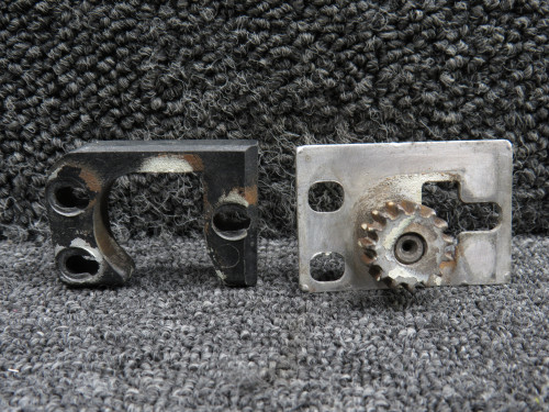 0711694-27 (Alt: 0711694-25) Cessna TR182 Cabin Door Clutch Assembly LH
