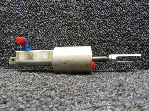 9882010-4 (Use: 9882010-7) Cessna Master Brake Cylinder Assembly