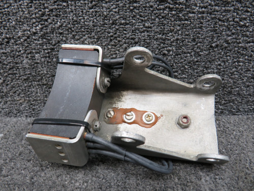 C40010, C40027 Cessna 421B Propeller De-Ice Brush Block w Bracket