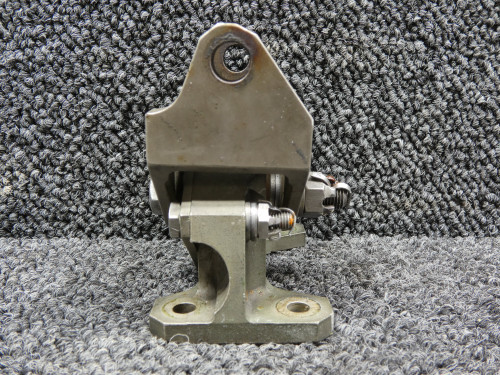 035A-12470-12 Mitsubishi Engine Mount Assembly RH Rear