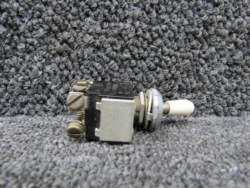 8824K14 (Alt: MS35059-23) Cutler-Hammer Toggle Switch Assembly