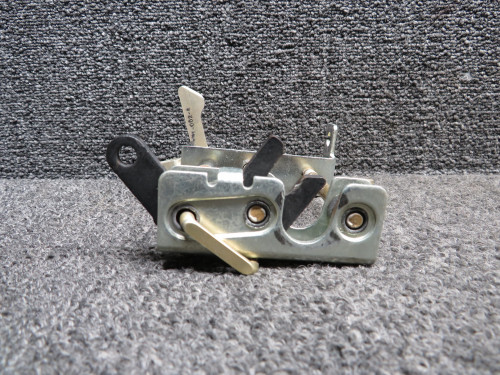 20267-004, 20293-004 Cirrus SR22 Lower Cabin Door Rotary Latch RH w Bracket