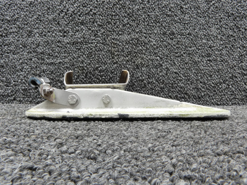 0541154-1 (Cast: 0541154-495) Cessna 150K Main Landing Gear Step LH with Bracket