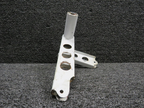 2622091-18 (Alt: 2622081-2) Cessna 208B Flap Control Outboard Bellcrank RH