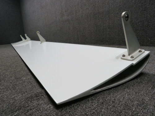LA57264100 (Use: 2825102-1) Cessna LC41-550FG Flap Structure LH