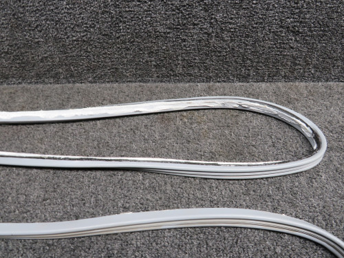 LA52113600-2 (Use: 2811101-18) Cessna LC41-550FG Pneumatic Door Seal RH