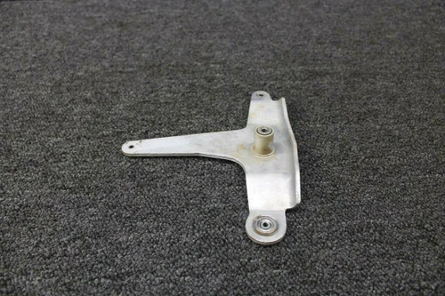 0320106 Cessna 195 Aileron Bellcrank LH