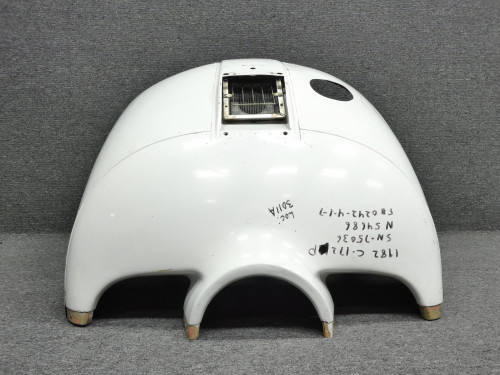 0552162-37 (0552162-54) Cessna 172P Engine Lower Cowl Assembly w Lower Nose Cap