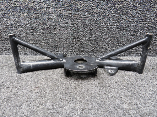 35192-000 Piper PA28-151 Nose Wheel Steering Horn Assembly