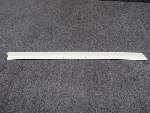 76266-000 Piper PA28-151 Middle Window Retainer Top RH
